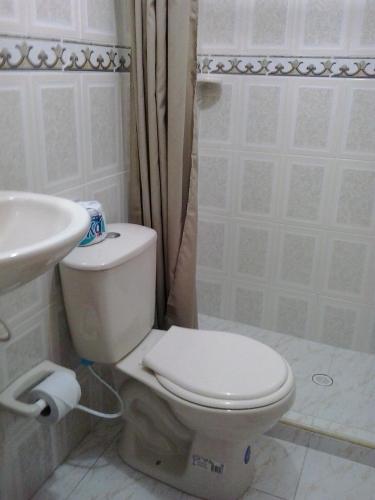 Single Room image 4
