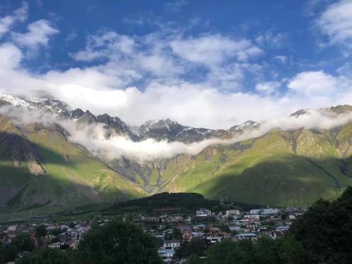 Paramount Kazbegi - Hotel - Stepantsminda