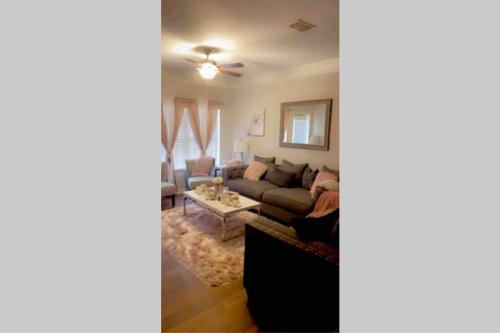 Luxury 2bd/2bath Fully Furnished Gated Community