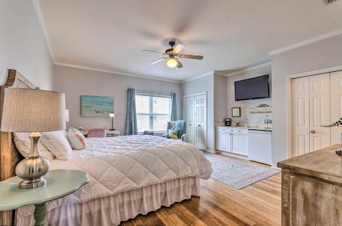 Townhome with Pool Access Steps from Beach - image 11