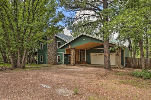 Deck and Yard Family-Friendly Pinetop Retreat