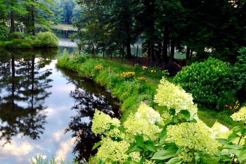 Lakefront Poconos Retreat with Hot Tub, Near Hiking! Lakefront Poconos Retreat with Hot Tub, Near Hiking!