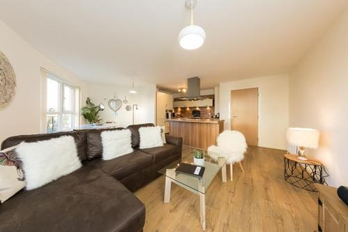 THE BROCH, Ground Floor City Centre Apartment, sleeps 6