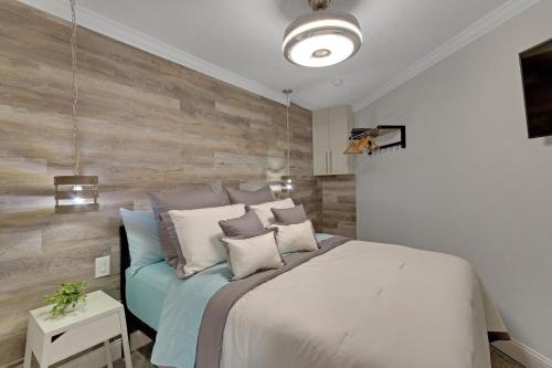 1 Bdrm Refreshing Newly Renovated Resort Style Condo at The Victorian! condo - image 5