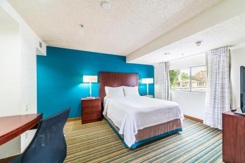 Metro PHX Upstairs open plan 1bd plus LOFT sleeps 6 modern design HEATED POOL - image 8