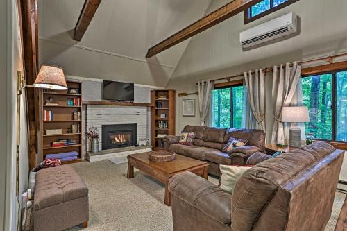 Pocono Lake House Near Skiing and Kalahari Resort! - image 6