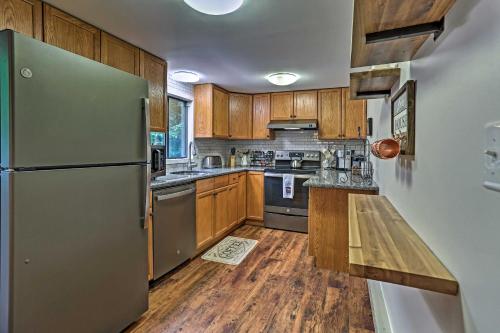 Pocono Lake House Near Skiing and Kalahari Resort! - image 11