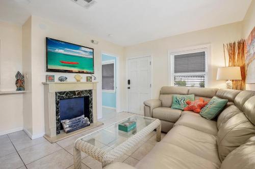 Bay Breeze Bungalow - main image