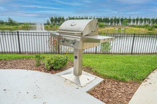 Trendy Upscale Getaway in the Heart of Orlando - image 5