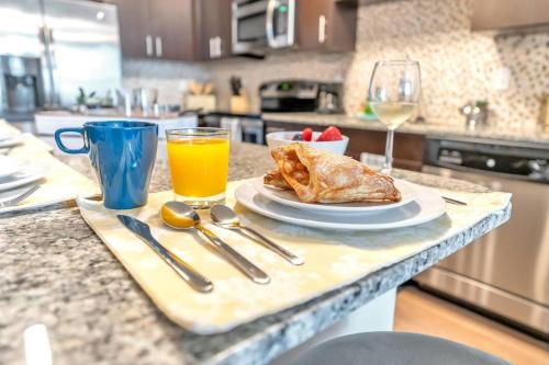 Trendy Upscale Getaway in the Heart of Orlando - image 6