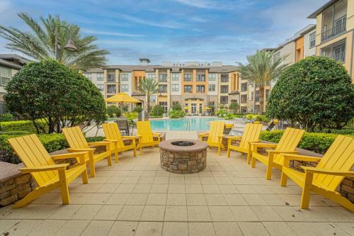 Trendy Upscale Getaway in the Heart of Orlando - image 7