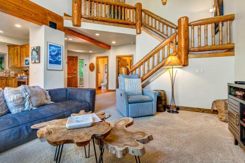 Snowbound Luxury Ski Chalet - image 5