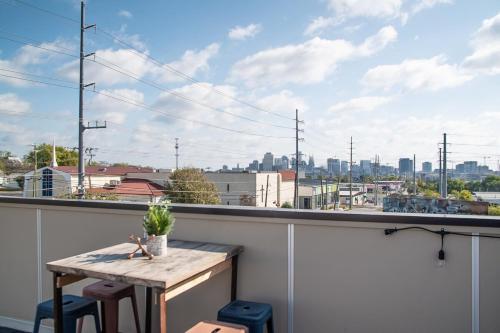 Cozy & Convenient 1 BR Apt! Minutes to Downtown! - image 4