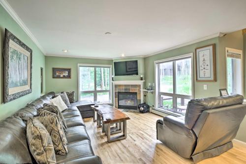Spacious Breck Townhome - Walk to Ski Shuttle - image 2