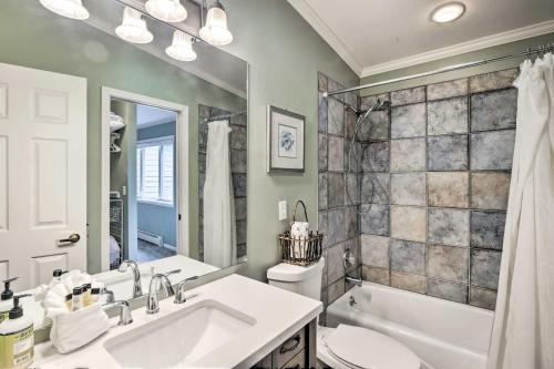 Spacious Breck Townhome - Walk to Ski Shuttle - image 10