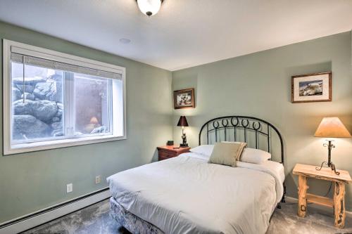 Spacious Breck Townhome - Walk to Ski Shuttle - main image