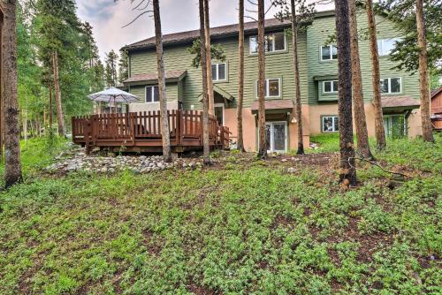 Spacious Breck Townhome - Walk to Ski Shuttle - image 7