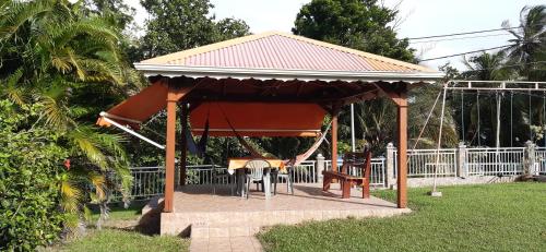 ระเบียง/ชานเรือน, Gîtes Plais'Anse (Gites Plais'Anse) in ทรัว-ริวิเยร์