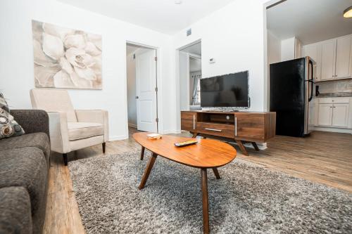 Cozy Condo Minutes to Broadway Nashville