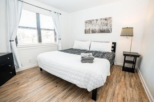 Cozy Condo Minutes to Broadway - image 10