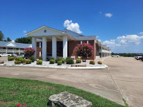 . Blue Ribbon Inn and Suites