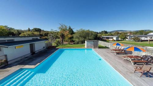 Úszómedence, Holdens Bay Holiday Park near Rotoruai regionális repülőtér