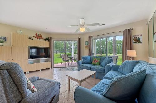 . Fairway Golf Condo Close to Beach and Shopping condo