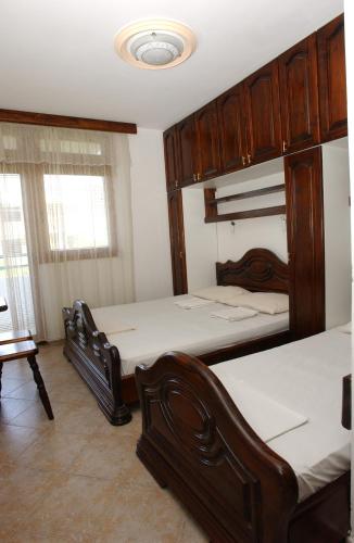 Rooms & Apartments Anka in Bara