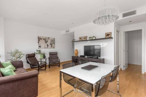  Lodging Apartments Fira-Barcelona 2 double bedroom w parking in Las Corts
