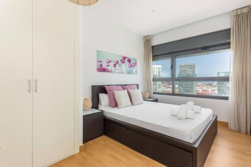  Lodging Apartments Fira-Barcelona 2 double bedroom w parking in Las Corts