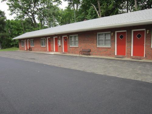 卡德特汽車旅館 (Cadet Motel) in 康沃爾 (NY)
