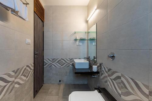 StayVista at Status Villa with Heated Pool, Panchgani (fotografie 7)