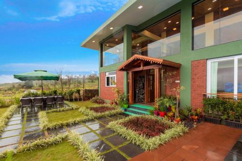 StayVista at Status Villa with Heated Pool, Panchgani (fotografie 10)