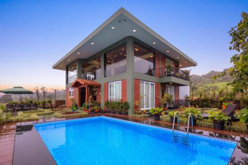 StayVista at Status Villa with Heated Pool, Panchgani (fotografie 9)