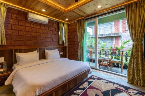 StayVista at Status Villa with Heated Pool, Panchgani (fotografie 3)