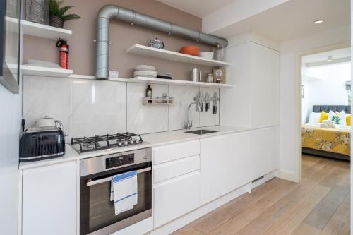 Picture of Stylish 2-Bed Flat With Private Garden In Notting Hill, West London