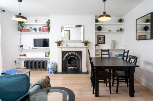 Picture of Stylish 2-Bed Flat With Private Garden In Notting Hill, West London