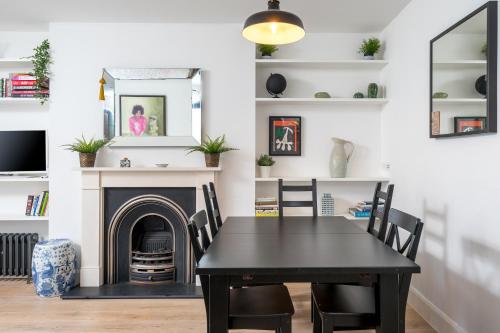 Picture of Stylish 2-Bed Flat With Private Garden In Notting Hill, West London