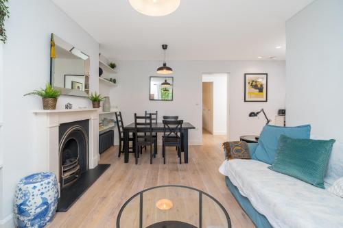 Picture of Stylish 2-Bed Flat With Private Garden In Notting Hill, West London