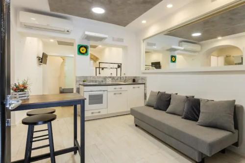 HISTORICAL WORKSHOP APARTMENT - Fico, Рим