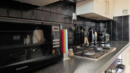 Spacious 3 bed house, great for FAMILIES and CONTRACTORS, sleeps 5 plus FREE Parking - Triumph Serviced Accommodation Wolverhampton, Wolverhampton (fotografie 7)