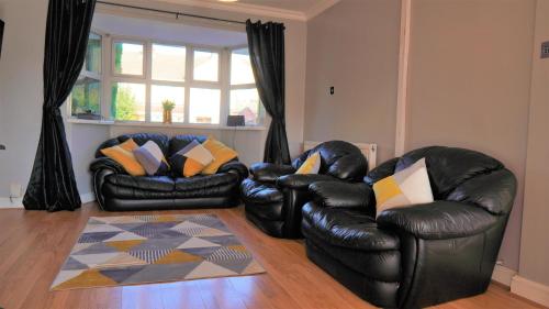 Spacious 3 bed house, great for FAMILIES and CONTRACTORS, sleeps 5 plus FREE Parking - Triumph Serviced Accommodation Wolverhampton, Wolverhampton (fotografie 6)