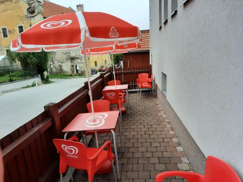 Penzion Zahrada nad řekou, restaurace a kavárna - PARKOVÁNÍ GRÁTIS