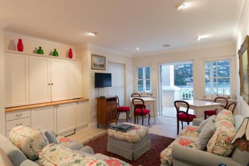 Isola Bella Guest House - image 3