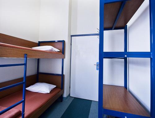 1 bunk bed