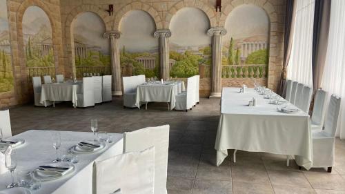 مطعم, Готельно-ресторанний комплекс «Тополя» (Готельно-рестораннии комплекс «Тополя») in Samostrely