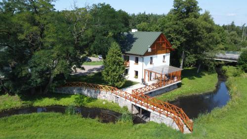 B&B Bużka - Młyn nad Sarenką - Bed and Breakfast Bużka