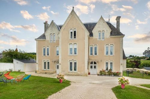 Manoir des Bertinières - Chambre d'hôtes - Cravant-les-Côteaux