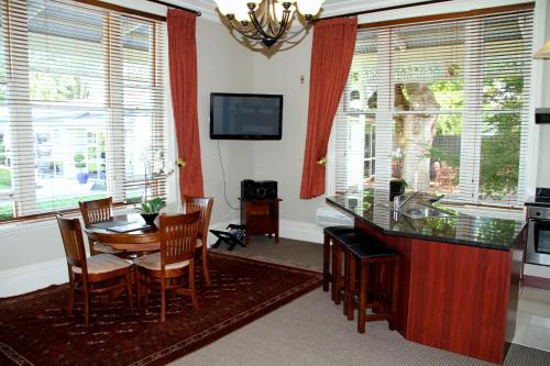 廚房, 梅里維爾莊園住宿 (Merivale Manor) in 梅裏韋爾