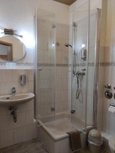 Haus Savina Room Type - Twin Room with Private Bathroom